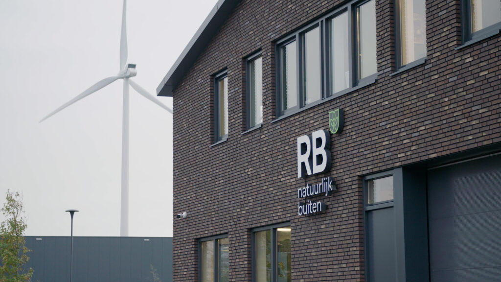 Bedrijfspand van een zakelijke relatie van Groots Verzekerd.