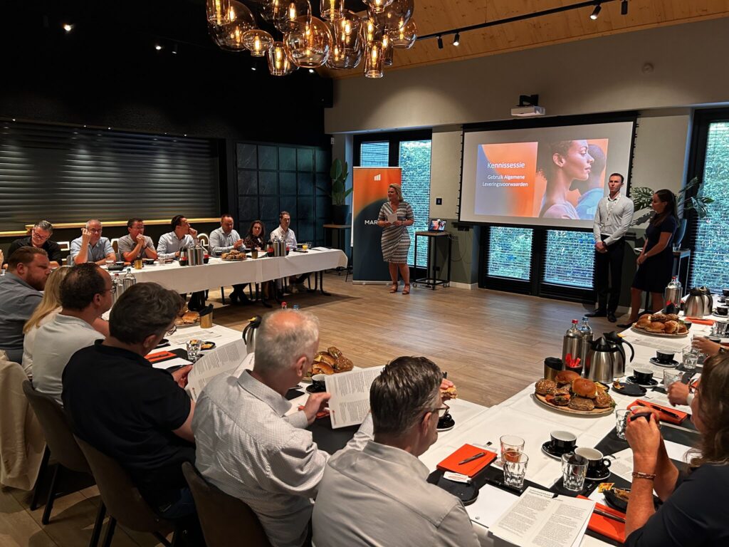 Deelnemers tijdens een kennissessie van Markel.